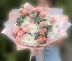 Букет с Пионовидной Кустовой розой и Хризантемой