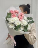 БУКЕТ ИЗ СТОЙКИХ ДИАНУСОВ С ХРИЗАНТЕМОЙ